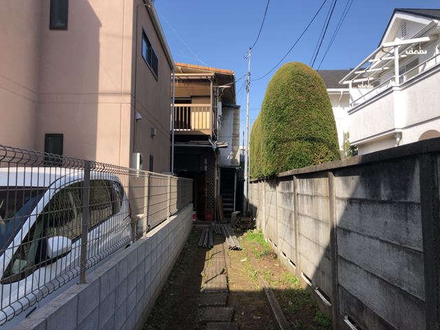 東京都武蔵野市吉祥寺本町が丘の木造2階建て家屋解体工事前の様子です。